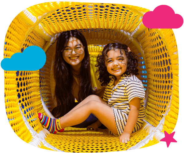 miniBOUNCE Arabian Center Host and Kid at Play Area